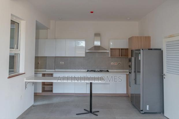 4bdrm Townhouse/Terrace in Kabasiran, Lavington for sale