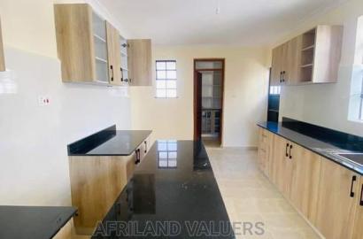 4bdrm Villa in Oloolua for sale