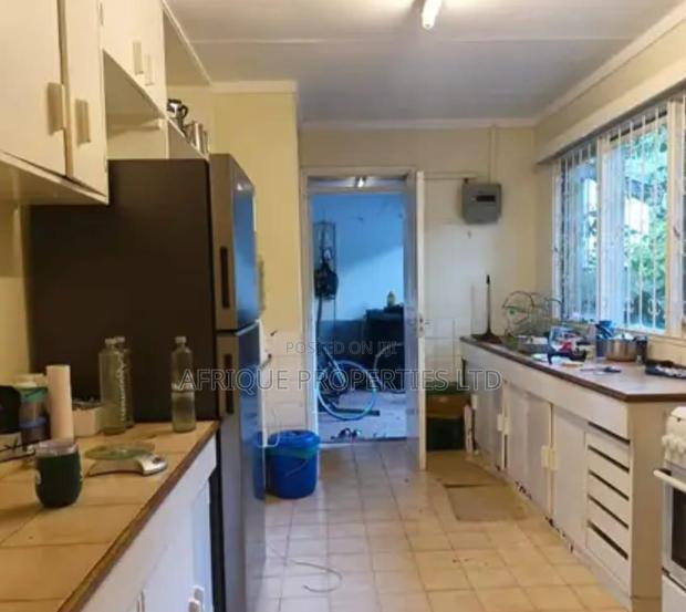 4bdrm Bungalow in Loresho Crescent for rent