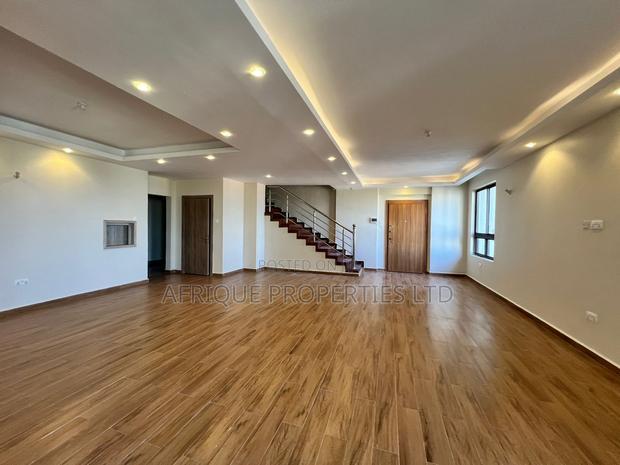 5bdrm Duplex in Parkland, Parklands/Highridge for sale