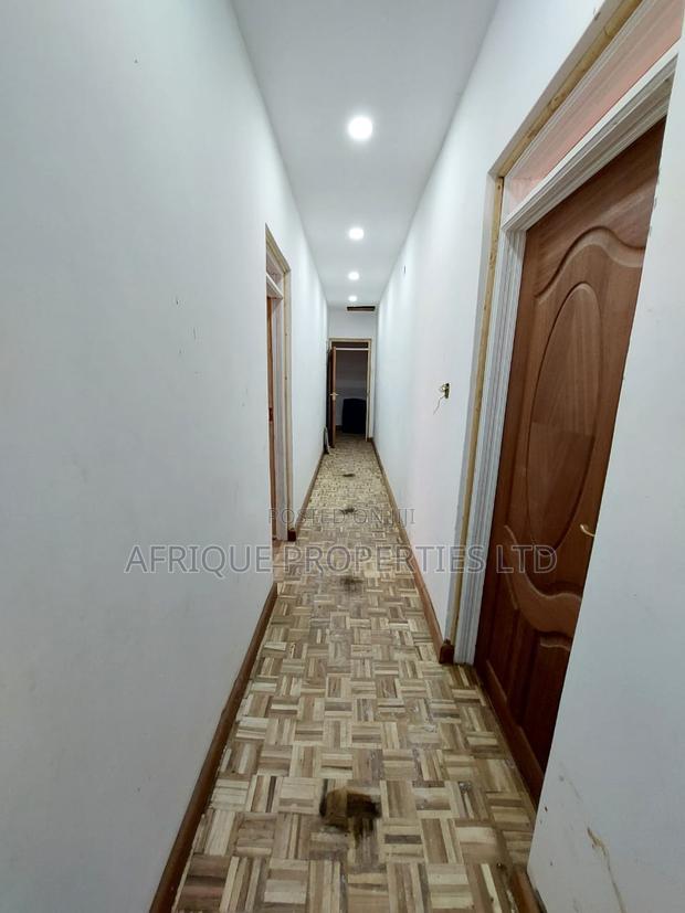 6 Bedroom House Intigoni for a Restaurant.