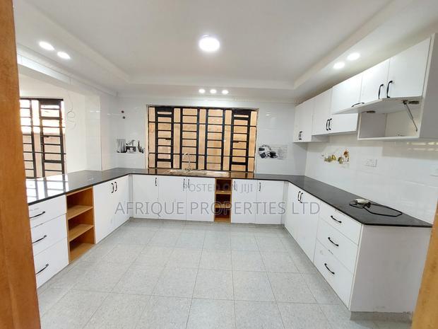 4bdrm Mansion in Membley for sale