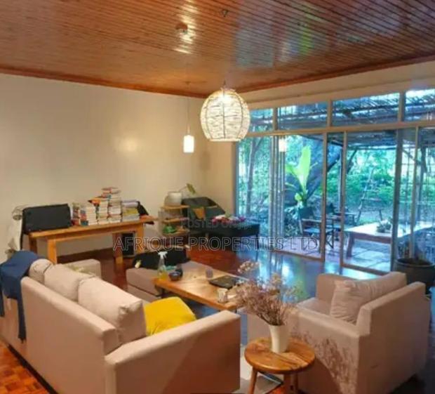 4bdrm Bungalow in Loresho Crescent for rent