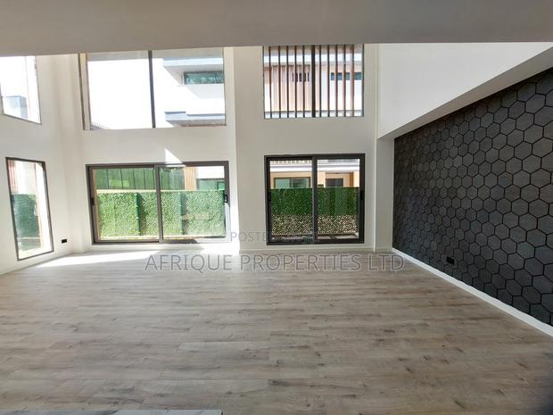 5bdrm Villa in Lavington for sale