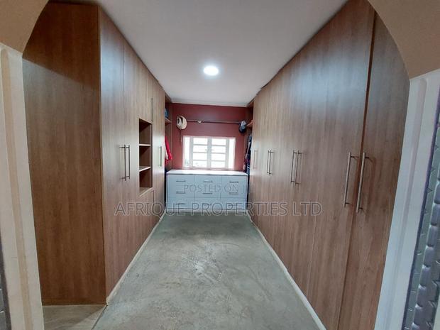 5bdrm Mansion in Sigona for sale
