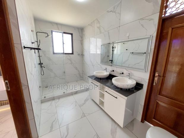 3bdrm Mansion in Mtwapa for sale