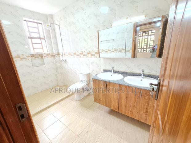 Mini Flat in Thome Estate for rent