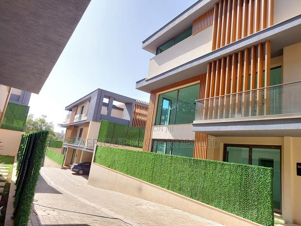 5bdrm Villa in Lavington for sale