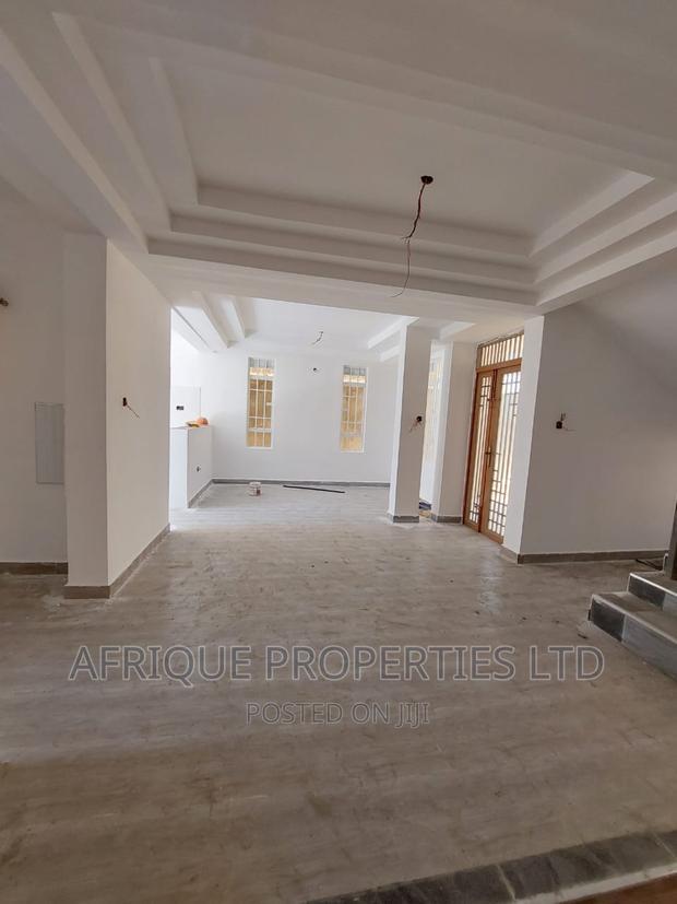 5bdrm Mansion in Membley for sale