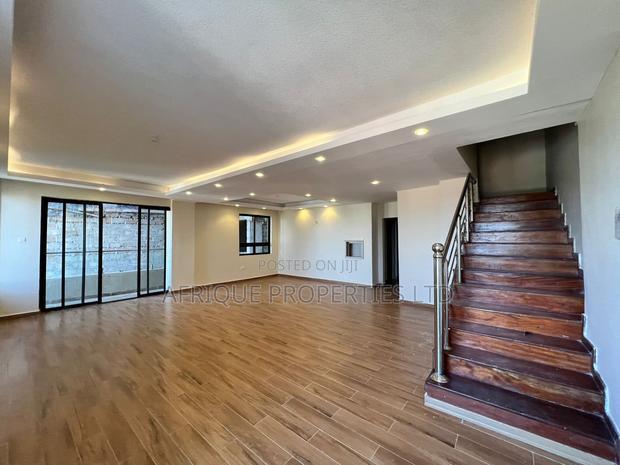 5bdrm Duplex in Parkland, Parklands/Highridge for sale