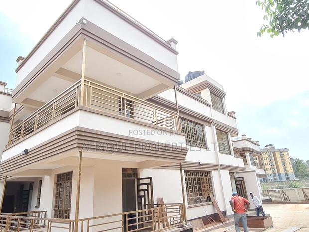 Mini Flat in Thome Estate for rent