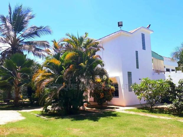6bdrm Villa in Kikambala, Kilifi South for sale