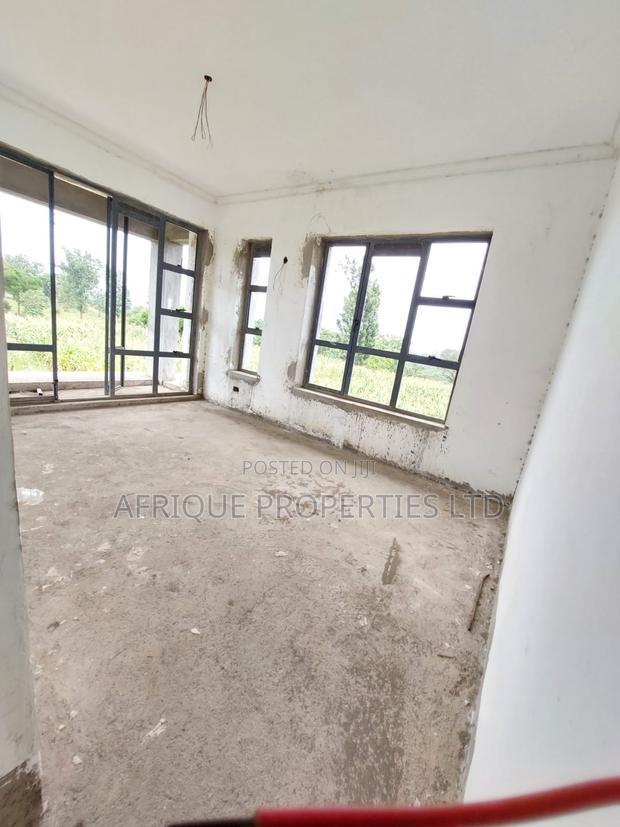 6bdrm Mansion in Thika Green for sale