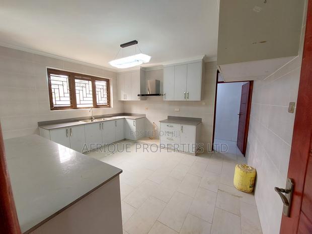 5bdrm Mansion in Thome for rent