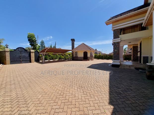 4bdrm Mansion in Kenyatt Road for sale