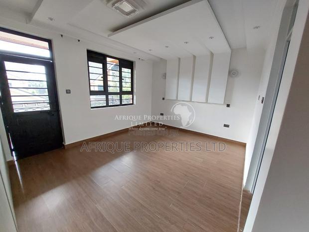 6bdrm Mansion in Daykio Bustani, Kimbo for sale