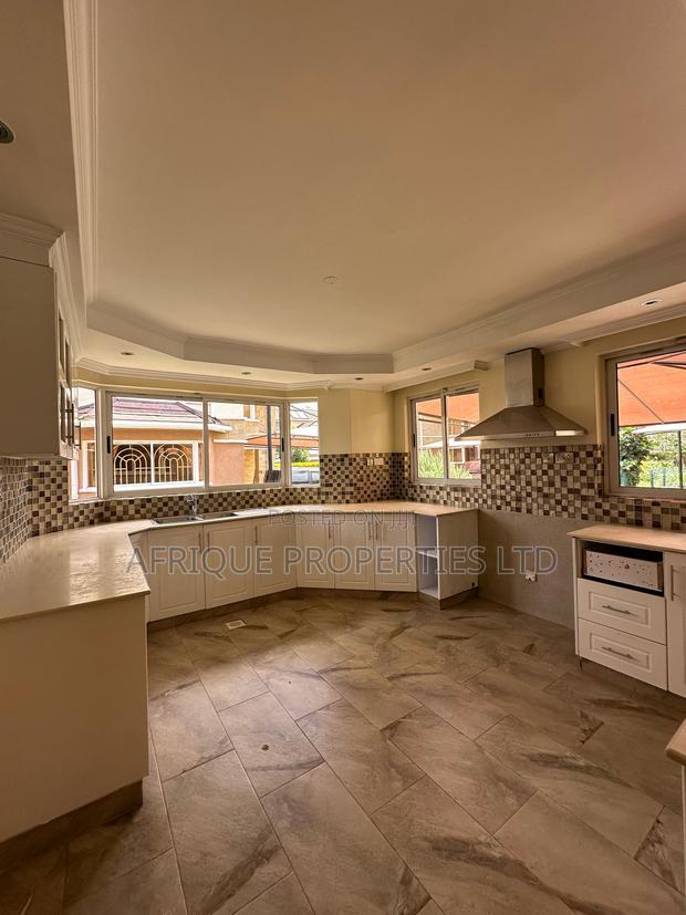 5bdrm Mansion in Lavington for sale