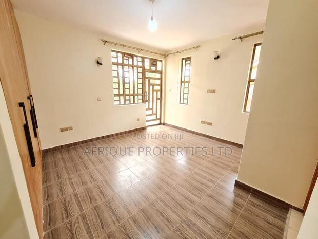 Mini Flat in Thome Estate for rent