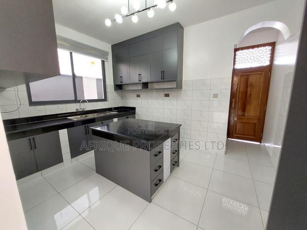 3bdrm Mansion in Mtwapa for sale