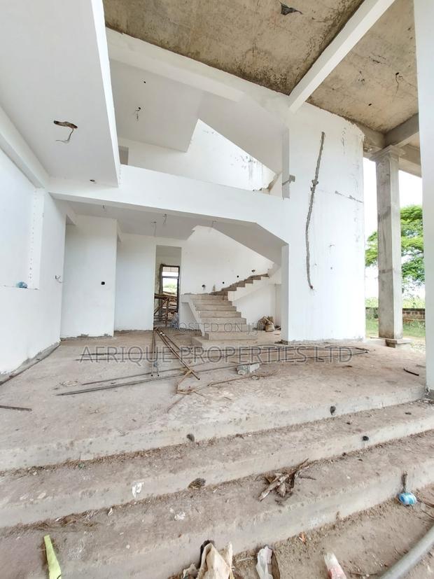 6bdrm Mansion in Thika Green for sale