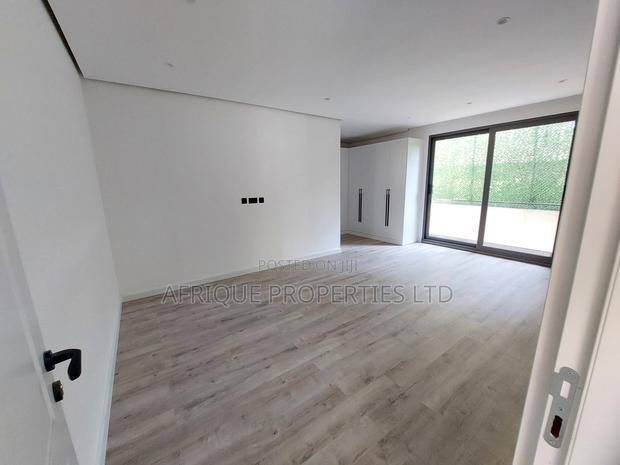 5bdrm Villa in Lavington for sale