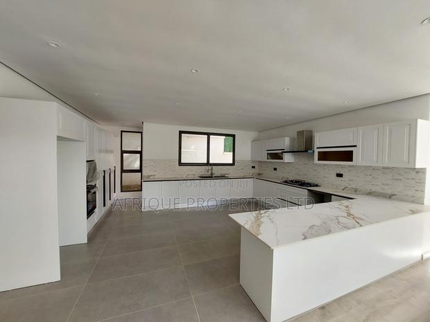5bdrm Villa in Lavington for sale