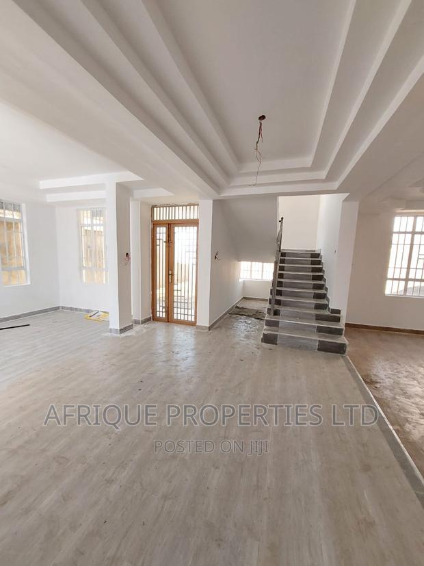5bdrm Mansion in Membley for sale