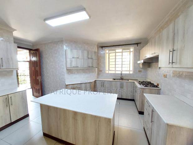 4bdrm Mansion in Kenyatt Road for sale