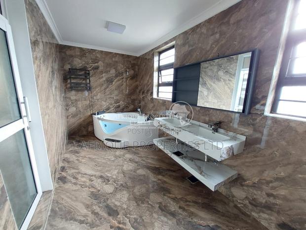 6bdrm Mansion in Daykio Bustani, Kimbo for sale