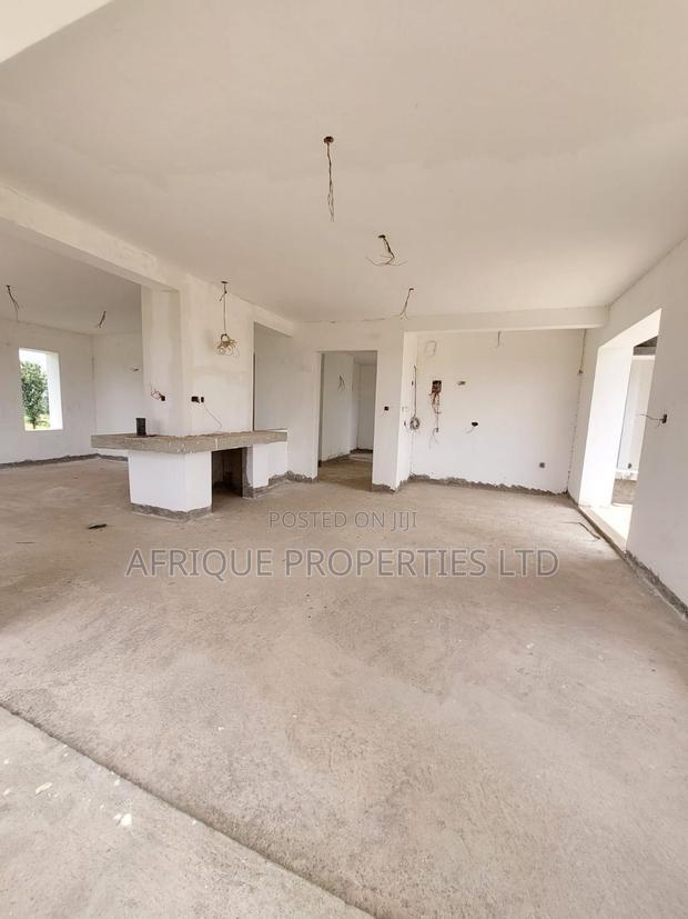 6bdrm Mansion in Thika Green for sale
