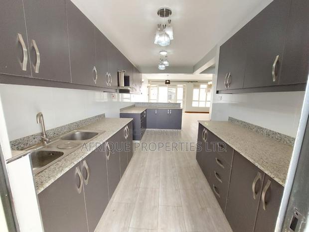 4bdrm Mansion in Bypass, Ruiru for rent