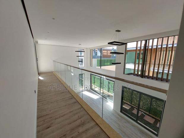 5bdrm Villa in Lavington for sale