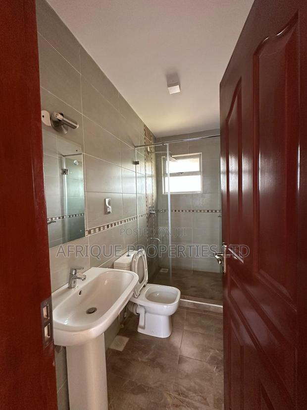 5bdrm Mansion in Lavington for sale