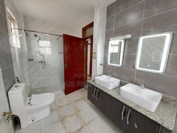 4bdrm Mansion in Bypass, Ruiru for rent
