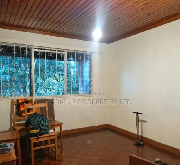 4bdrm Bungalow in Loresho Crescent for rent