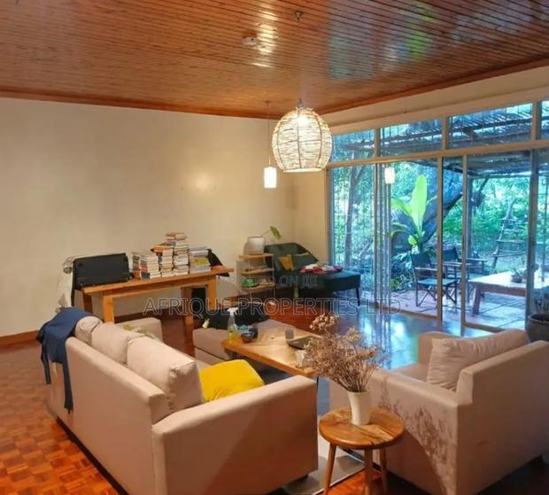 4bdrm Bungalow in Loresho Crescent for rent