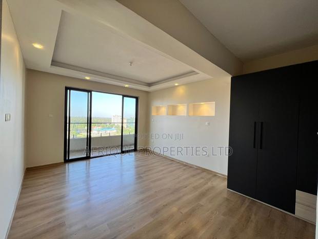 5bdrm Duplex in Parkland, Parklands/Highridge for sale