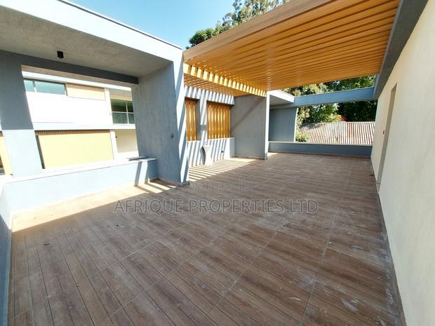 5bdrm Villa in Lavington for sale