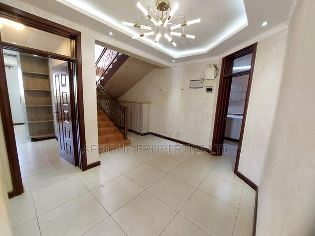 4bdrm Mansion in Kenyatt Road for sale