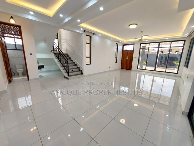 3bdrm Mansion in Mtwapa for sale