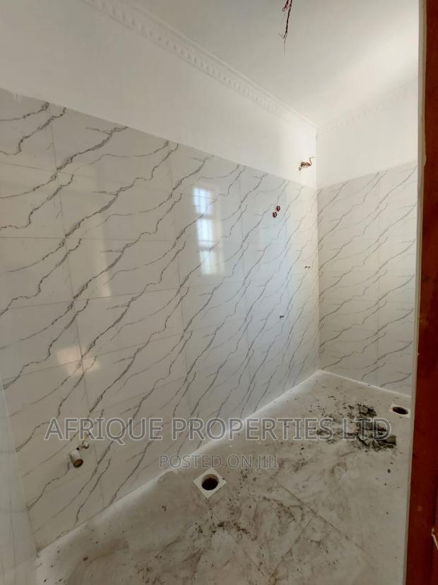 5bdrm Mansion in Membley for sale