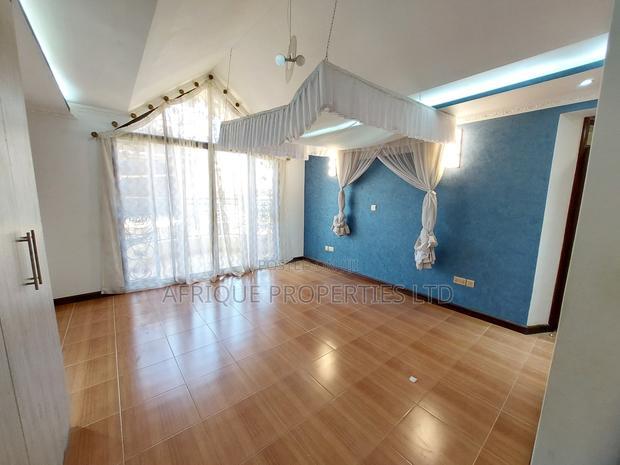 4bdrm Mansion in Kenyatt Road for sale