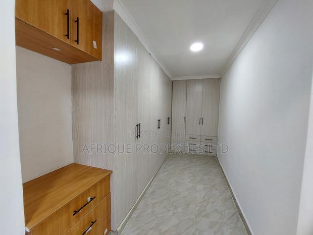 4bdrm Mansion in Membley for sale