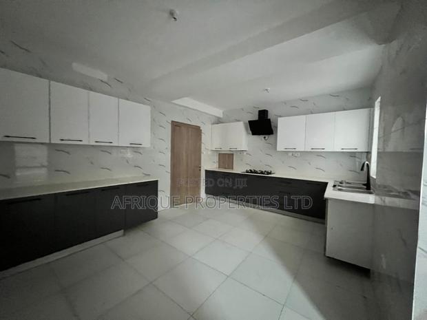 5bdrm Duplex in Parkland, Parklands/Highridge for sale
