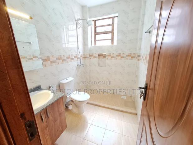 Mini Flat in Thome Estate for rent