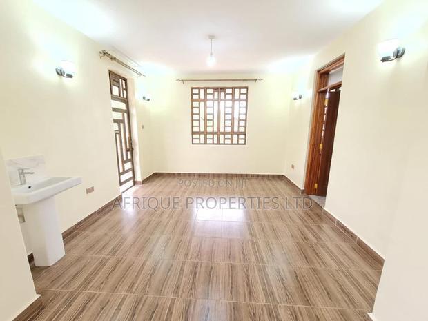 Mini Flat in Thome Estate for rent