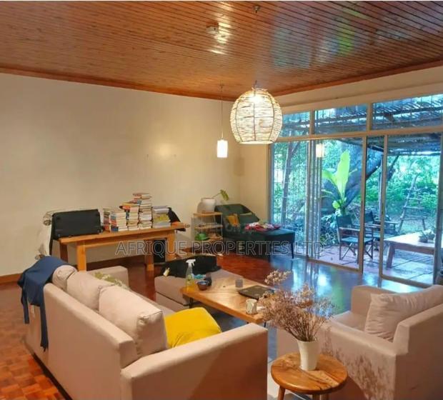 4bdrm Bungalow in Loresho Crescent for rent