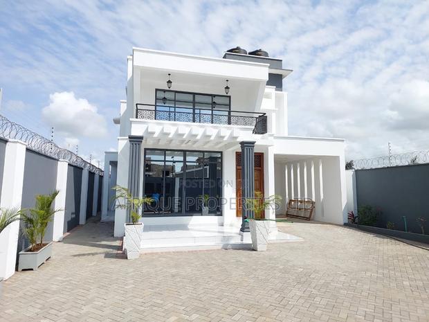 3bdrm Mansion in Mtwapa for sale