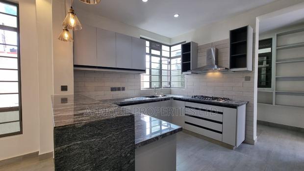 4bdrm Mansion in Membley for sale