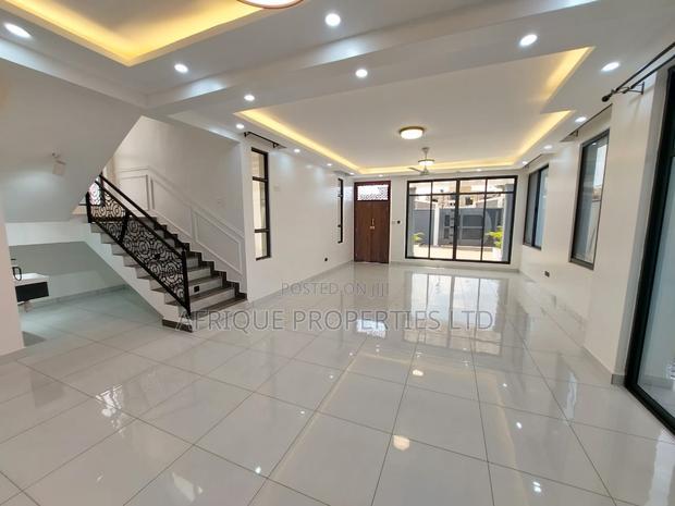3bdrm Mansion in Mtwapa for sale